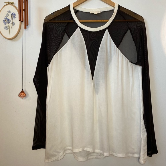 White long sleeve with black sheer details - Picture 2 of 5